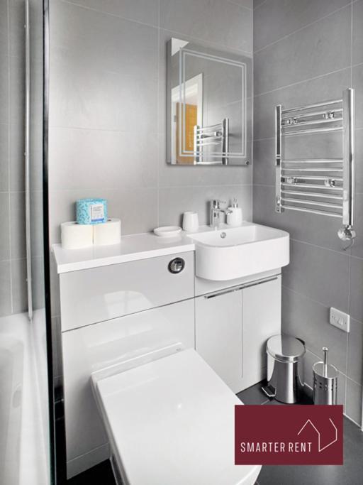 Eton, Windsor - 1 Bedroom First Floor Apartment - Parking Екстер'єр фото