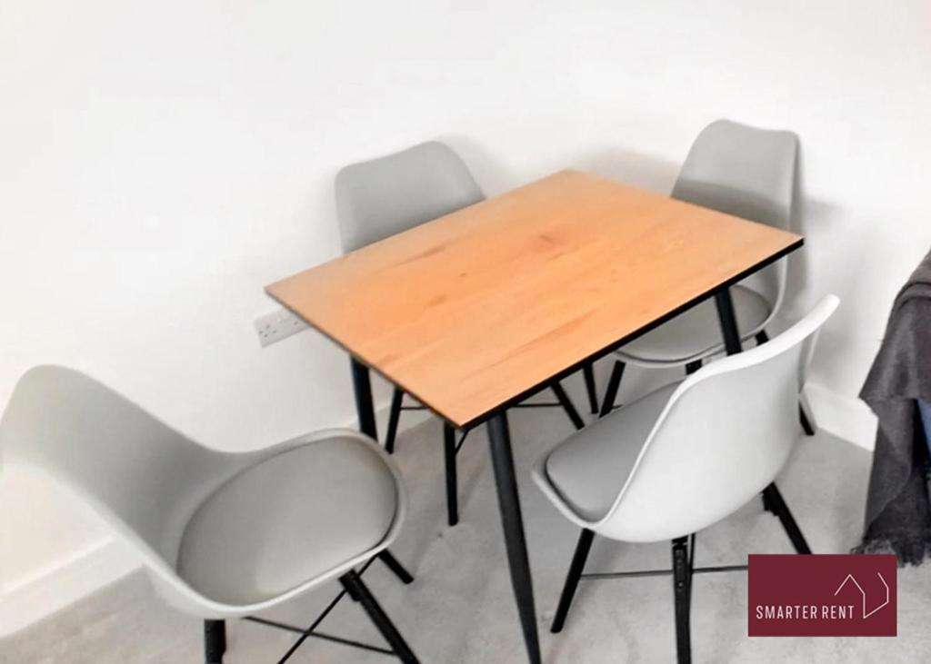 Eton, Windsor - 1 Bedroom First Floor Apartment - Parking Екстер'єр фото